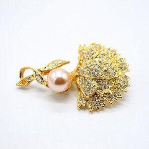 Clear rhinestone faux pearl flower pin